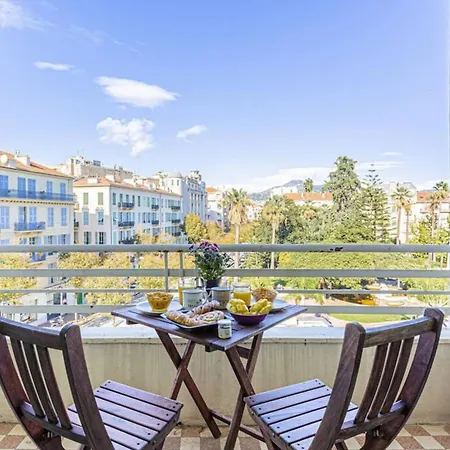 Victor Hugo - Beautiful - View Over Garden Apartment