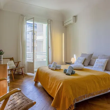 Victor Hugo - Beautiful - View Over Garden Apartment *
