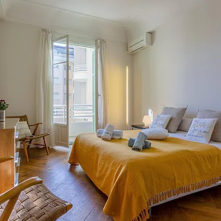 Victor Hugo - Beautiful - View Over Garden Apartment
