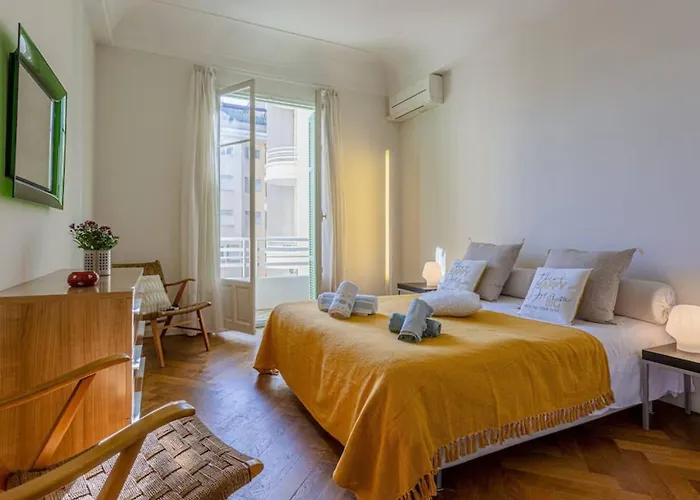 Victor Hugo - Beautiful - View Over Garden Apartment *